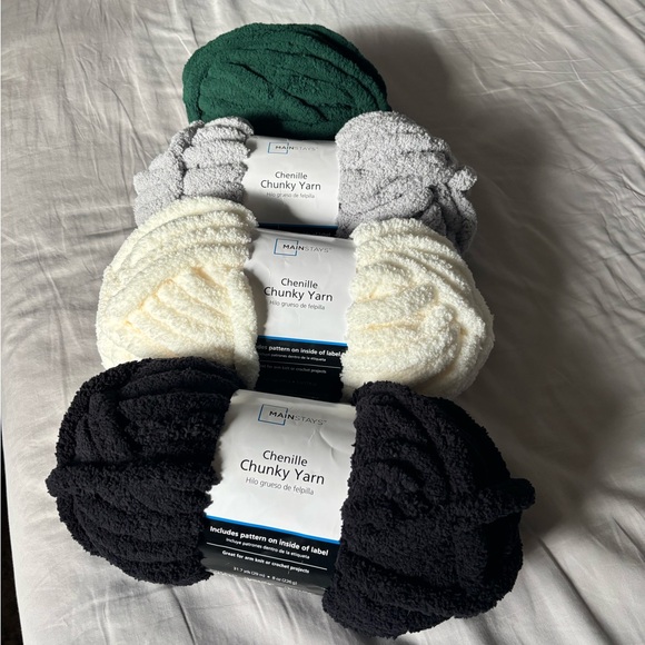 Mainstays Other - Mainstays Chenille Chunky set.